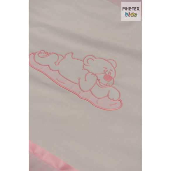 Rózsaszín, hímzett fekvős maci 4 részes babaágynemű szett (99)
